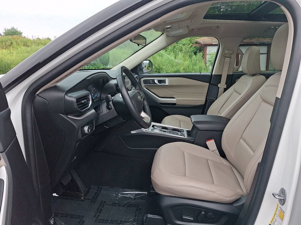 Certified 2023 Ford Explorer XLT w/ Equipment Group 202A AWD/4WD image 14