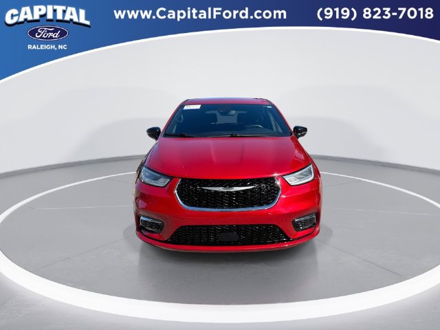 Used 2025 Chrysler Pacifica Select FWD image 3