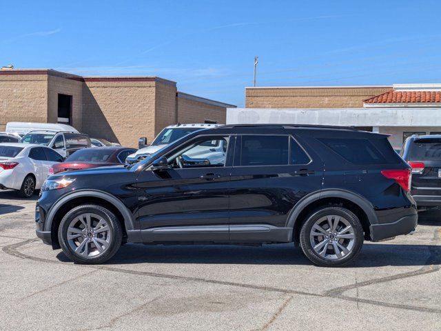 Certified 2023 Ford Explorer XLT w/ Equipment Group 202A AWD/4WD image 6
