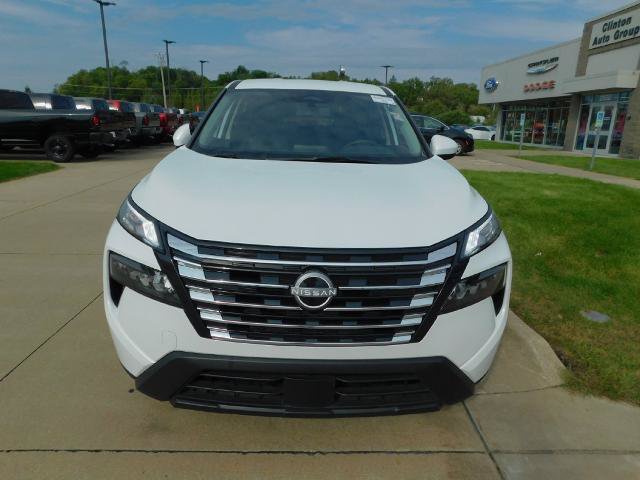 Used 2026 Nissan Rogue SV AWD/4WD image 2