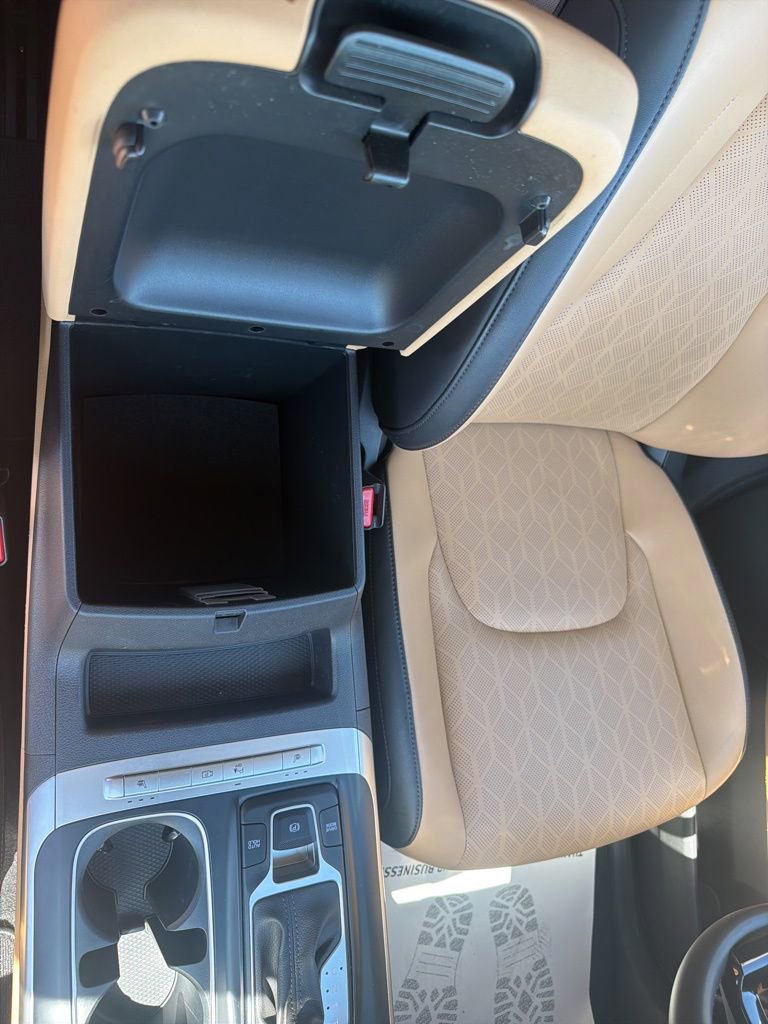 Used 2024 Kia Carnival LX FWD image 40