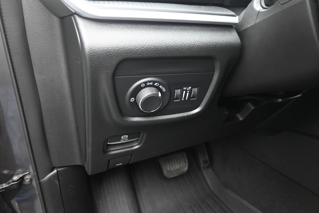 Used 2024 Jeep Grand Cherokee L Altitude RWD image 13