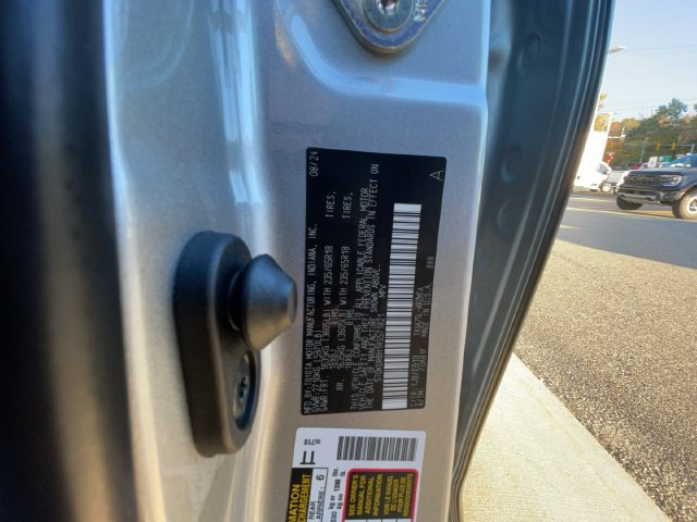 Used 2024 Toyota Highlander XLE AWD/4WD image 40