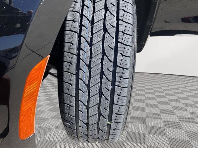 Used 2024 Chrysler Pacifica Touring-L FWD image 11