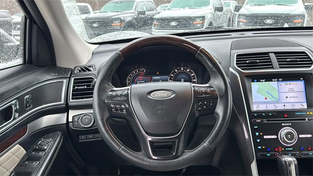 Certified 2017 Ford Explorer Platinum image 18