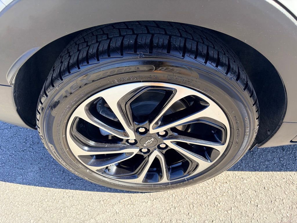 Used 2023 Chevrolet Bolt EUV Premier w/ Sun & Sound Package image 33