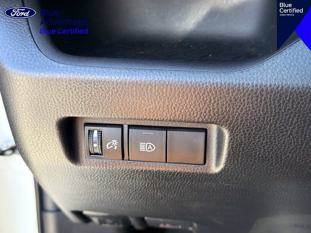 Used 2022 Toyota RAV4 LE AWD/4WD image 31