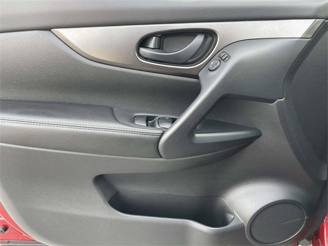 Used 2021 Nissan Rogue Sport S image 22