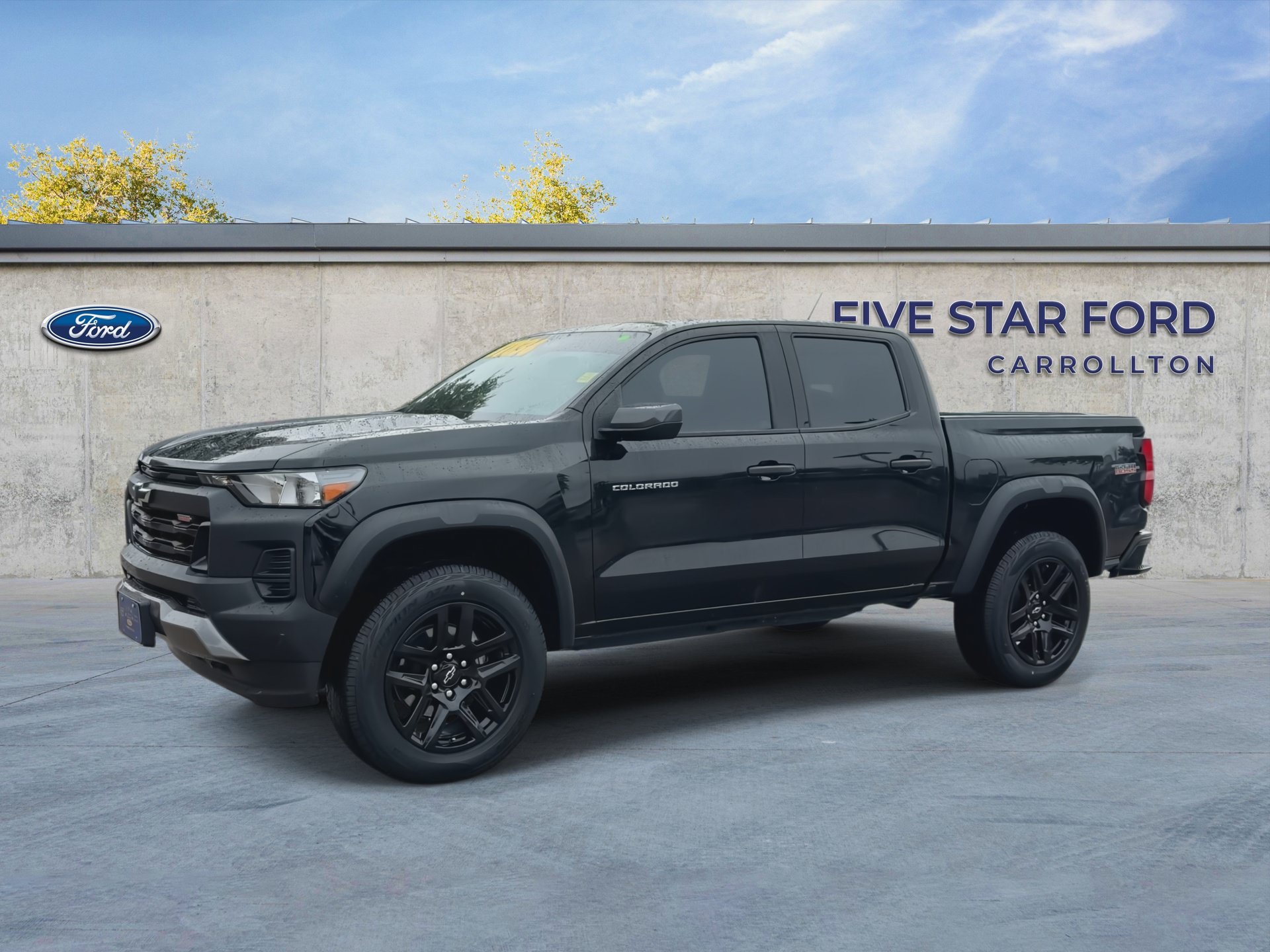 Used 2025 Chevrolet Colorado Trail Boss AWD/4WD image 4