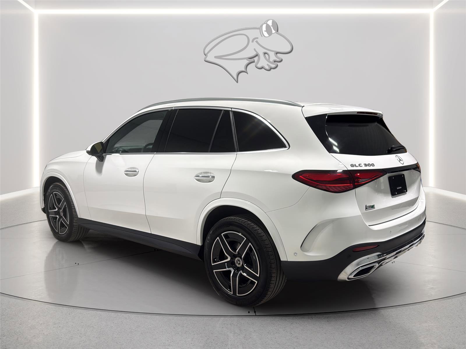 Used 2025 Mercedes-Benz GLC 300 4MATIC image 4