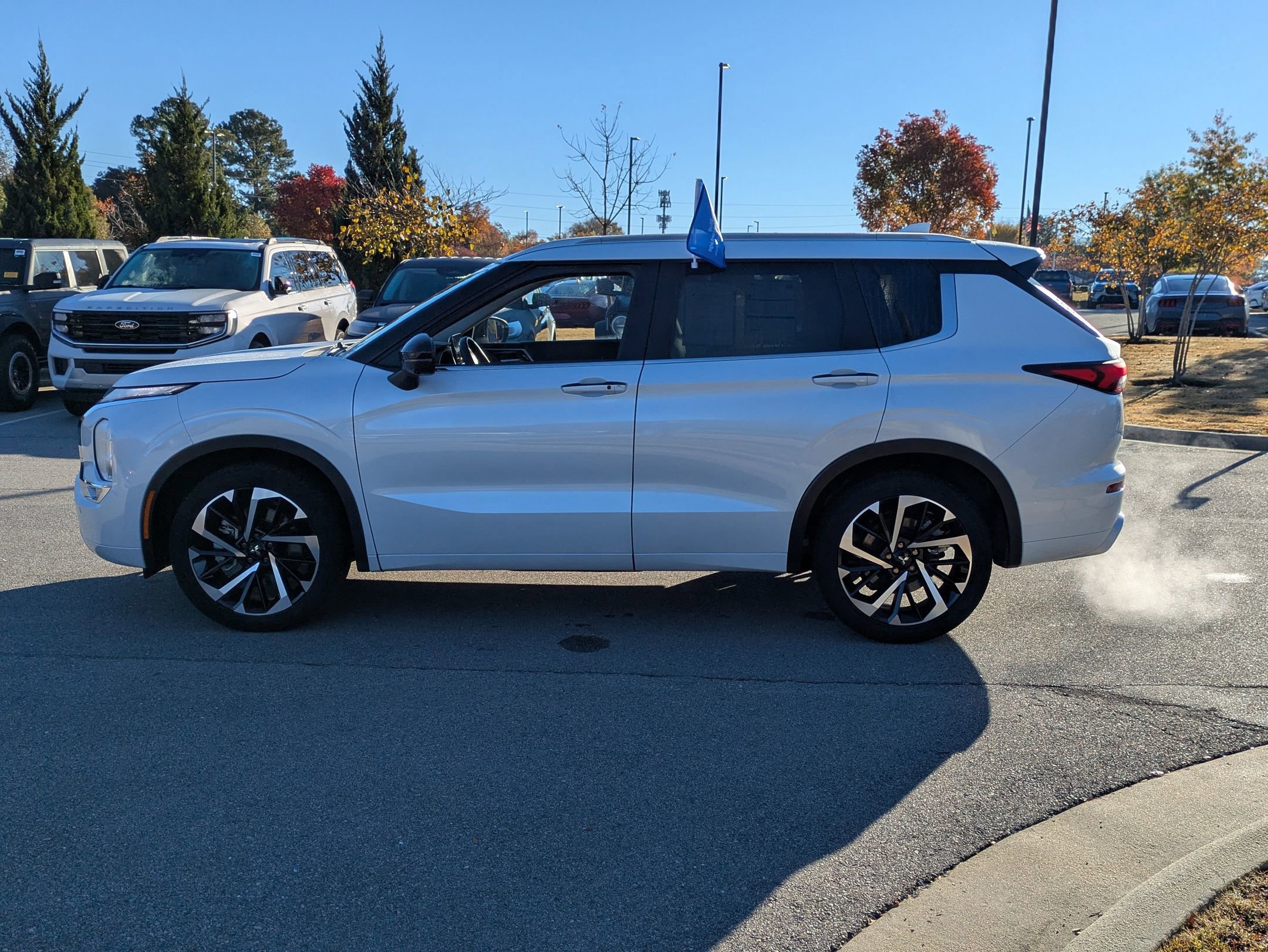 Used 2024 Mitsubishi Outlander SEL Black Edition image 2