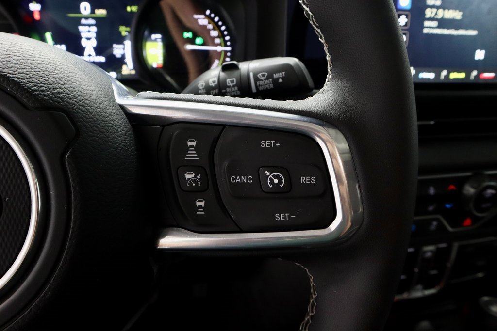 Used 2025 Jeep Wrangler Unlimited Sahara image 28