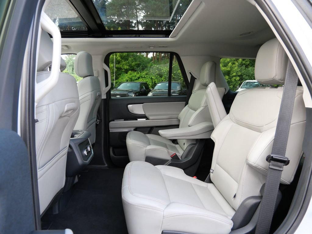 Certified 2025 Ford Expedition Active AWD/4WD image 15