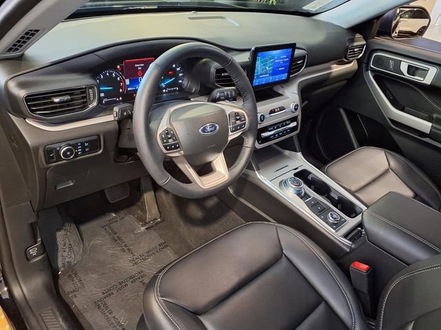 Certified 2023 Ford Explorer XLT w/ Equipment Group 202A image 4