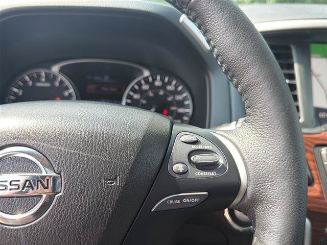 Used 2018 Nissan Pathfinder Platinum AWD/4WD image 17