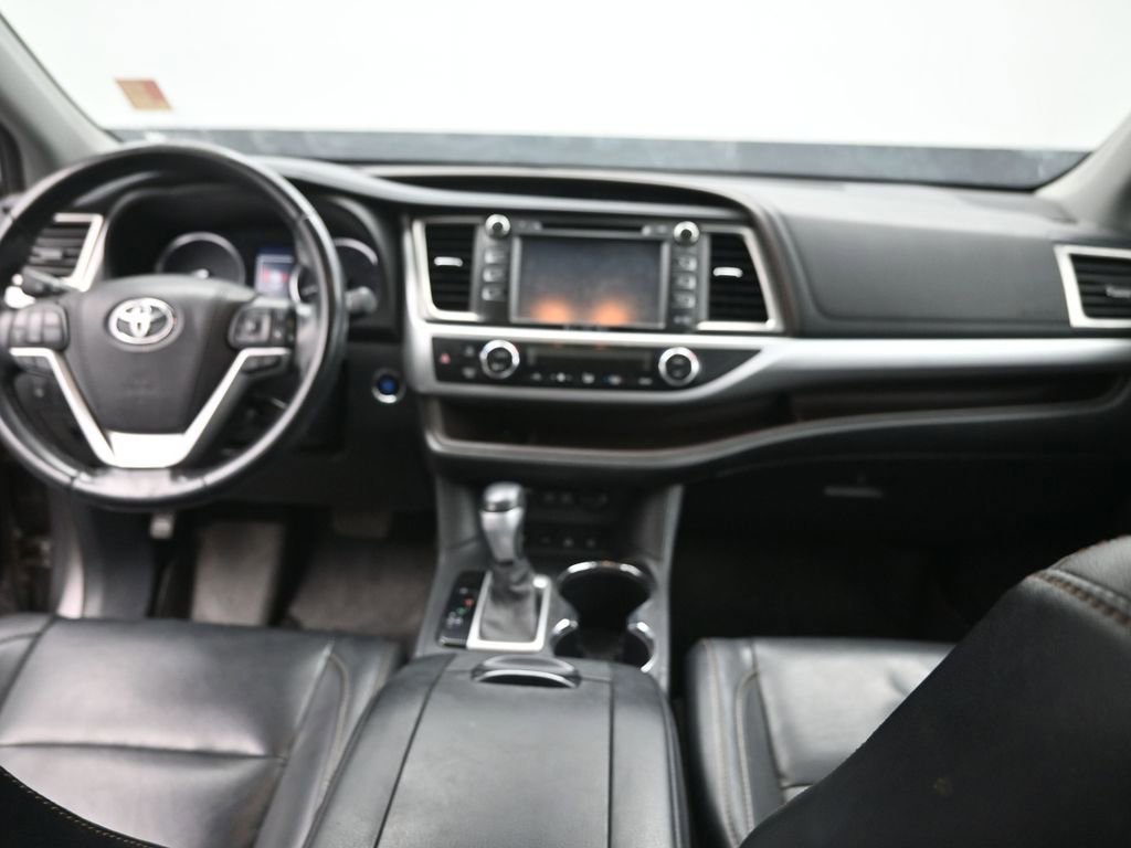 Used 2025 Nissan Frontier PRO-4X image 19