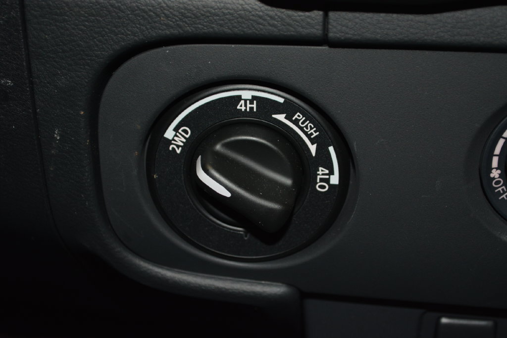 Used 2025 Nissan Frontier SV AWD/4WD image 16