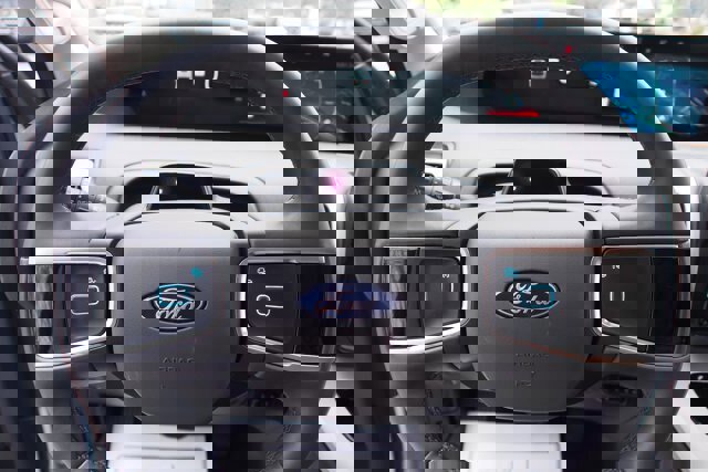 Certified 2025 Ford Expedition Active image 26