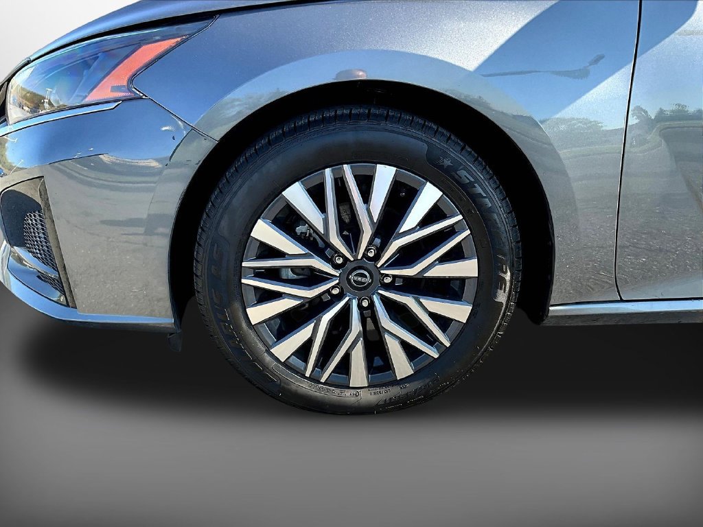 Used 2025 Nissan Altima 2.5 SV FWD image 37
