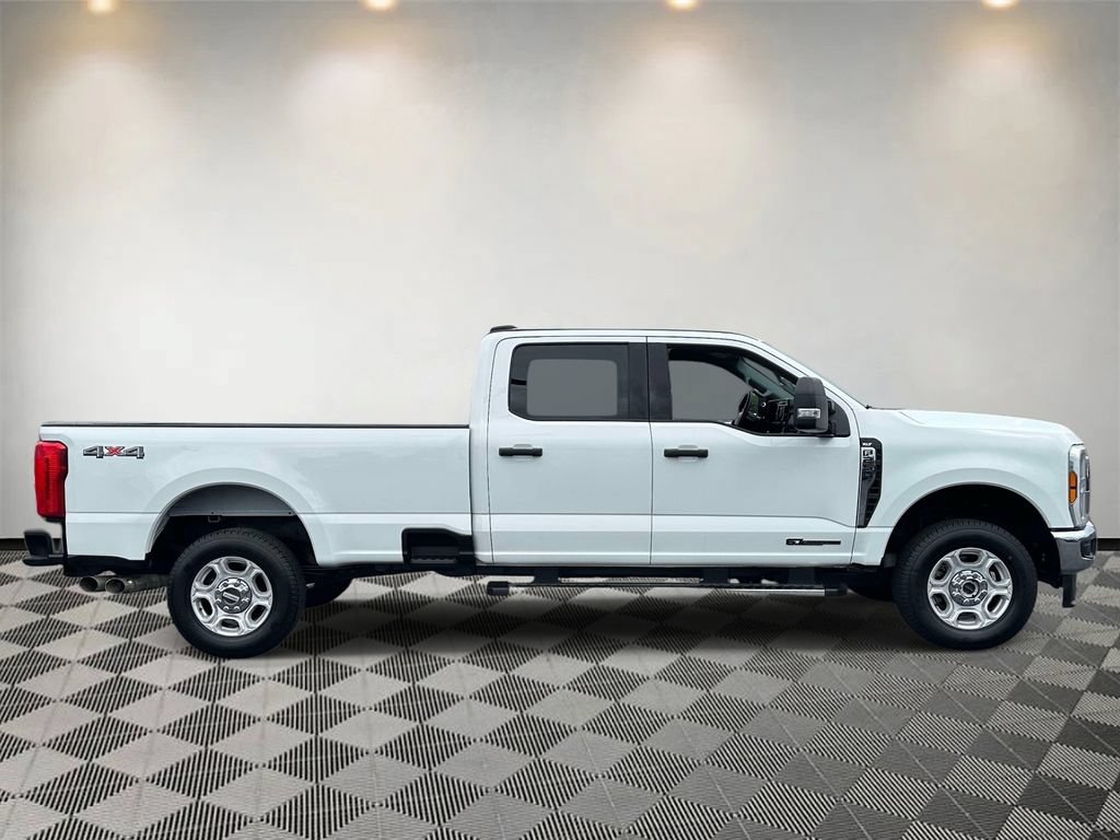 Certified 2025 Ford F250 4x4 Crew Cab Super Duty image 2