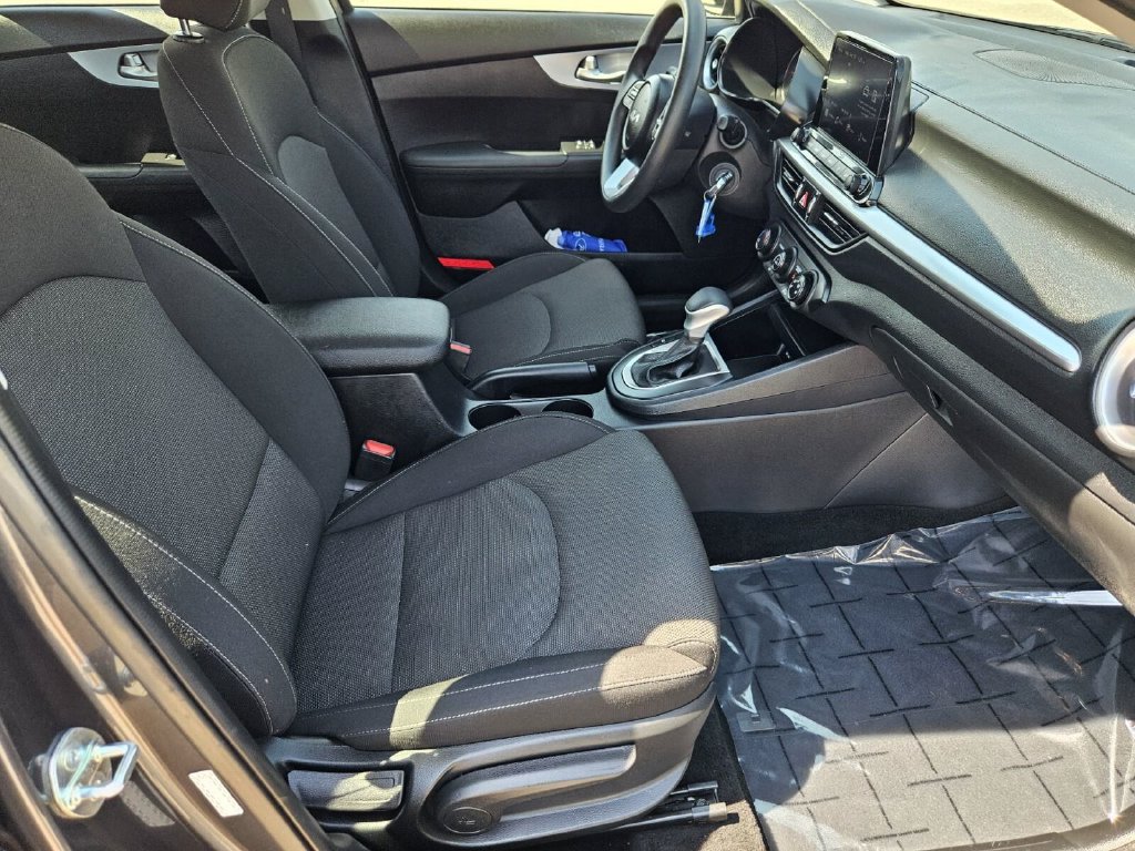 Used 2024 Kia Forte LXS FWD image 11