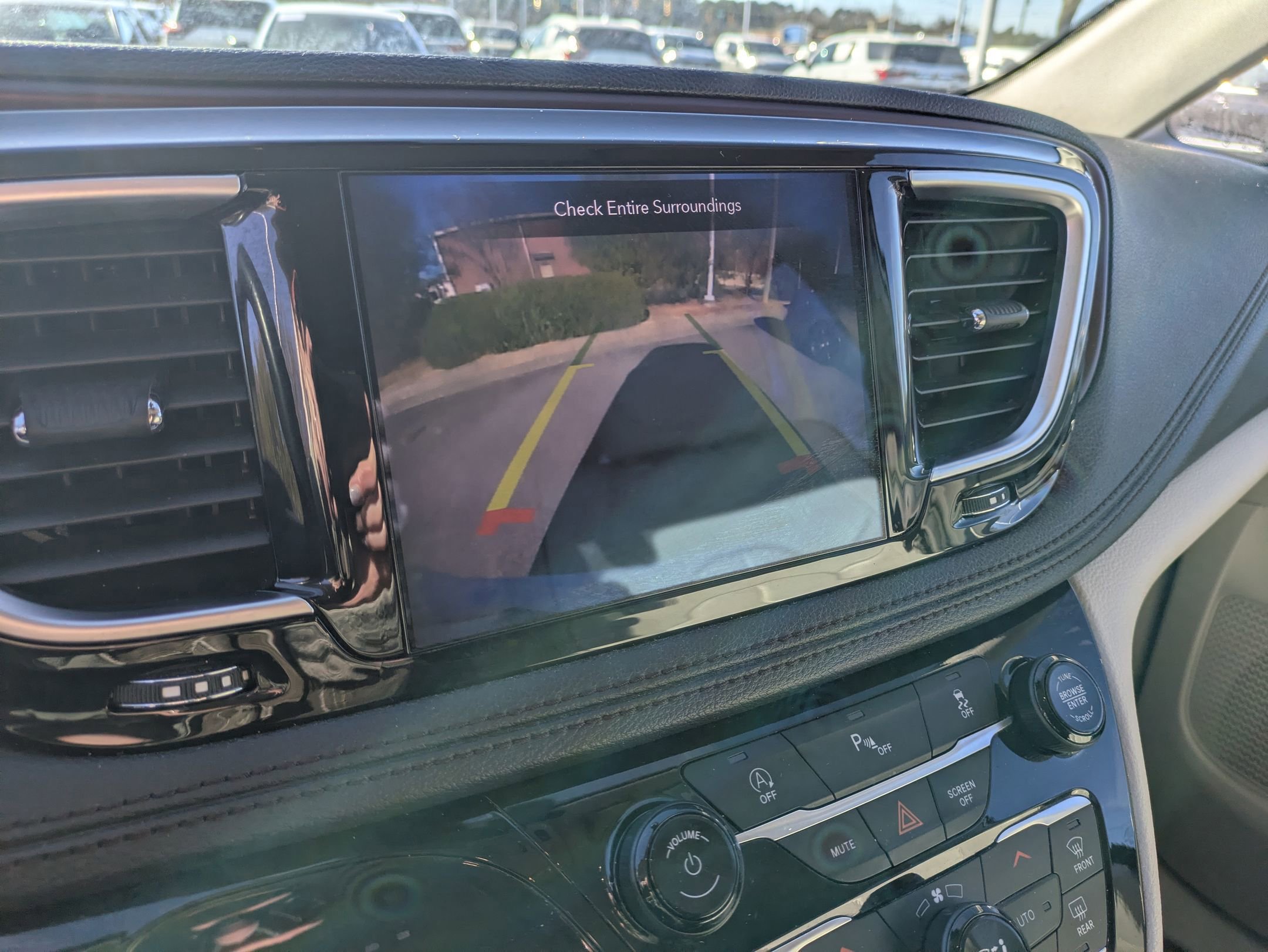 Used 2020 Chrysler Pacifica Limited image 24