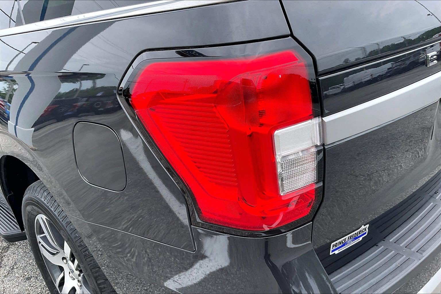 Certified 2024 Ford Expedition XLT RWD image 27