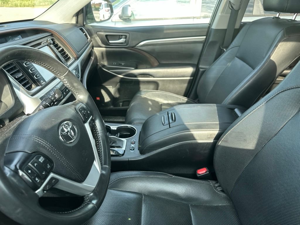 Used 2019 Toyota Highlander Limited AWD/4WD image 10