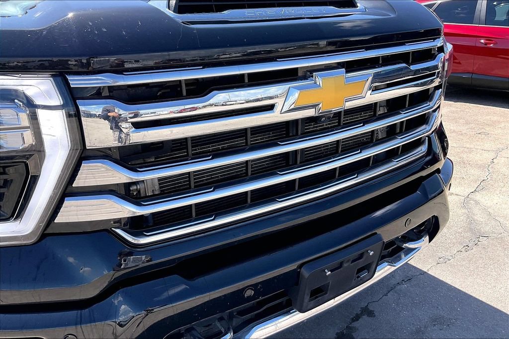Used 2024 Chevrolet Silverado 3500 High Country w/ Technology Package AWD/4WD image 34