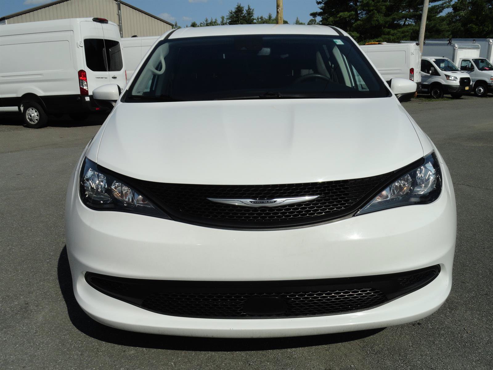 Used 2023 Chrysler Voyager LX FWD image 10