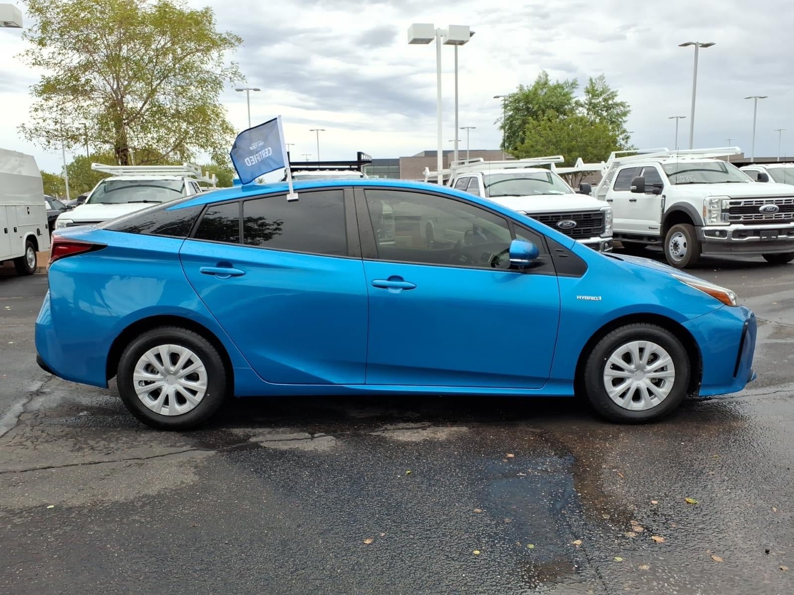 Used 2021 Toyota Prius L Eco FWD image 3