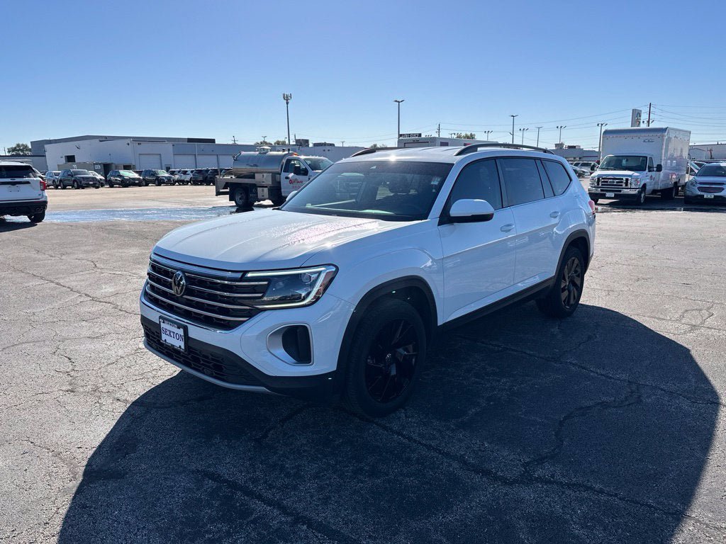 Used 2024 Volkswagen Atlas SE AWD/4WD image 3