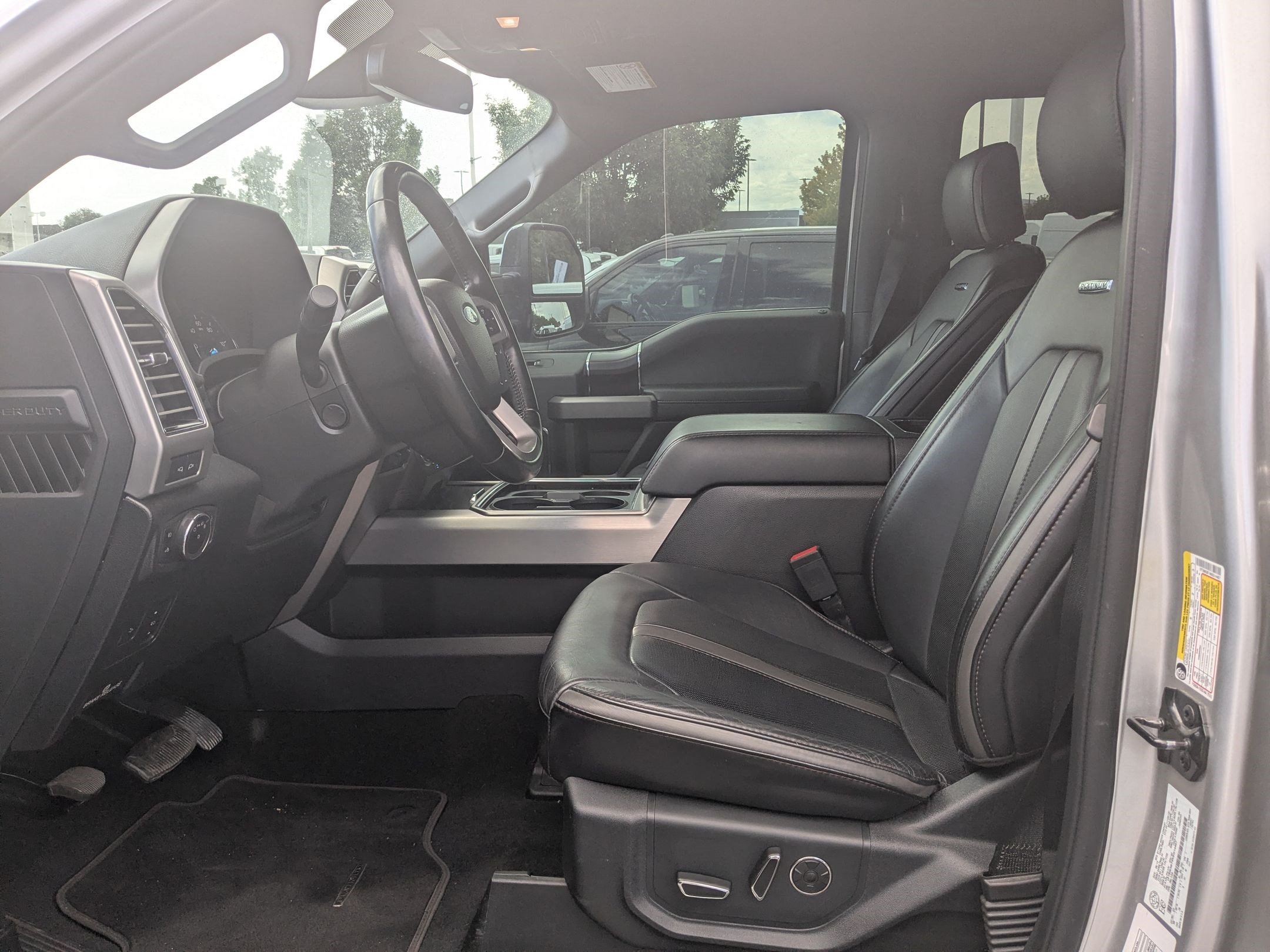 Certified 2019 Ford F350 Platinum w/ Platinum Ultimate Package AWD/4WD image 27