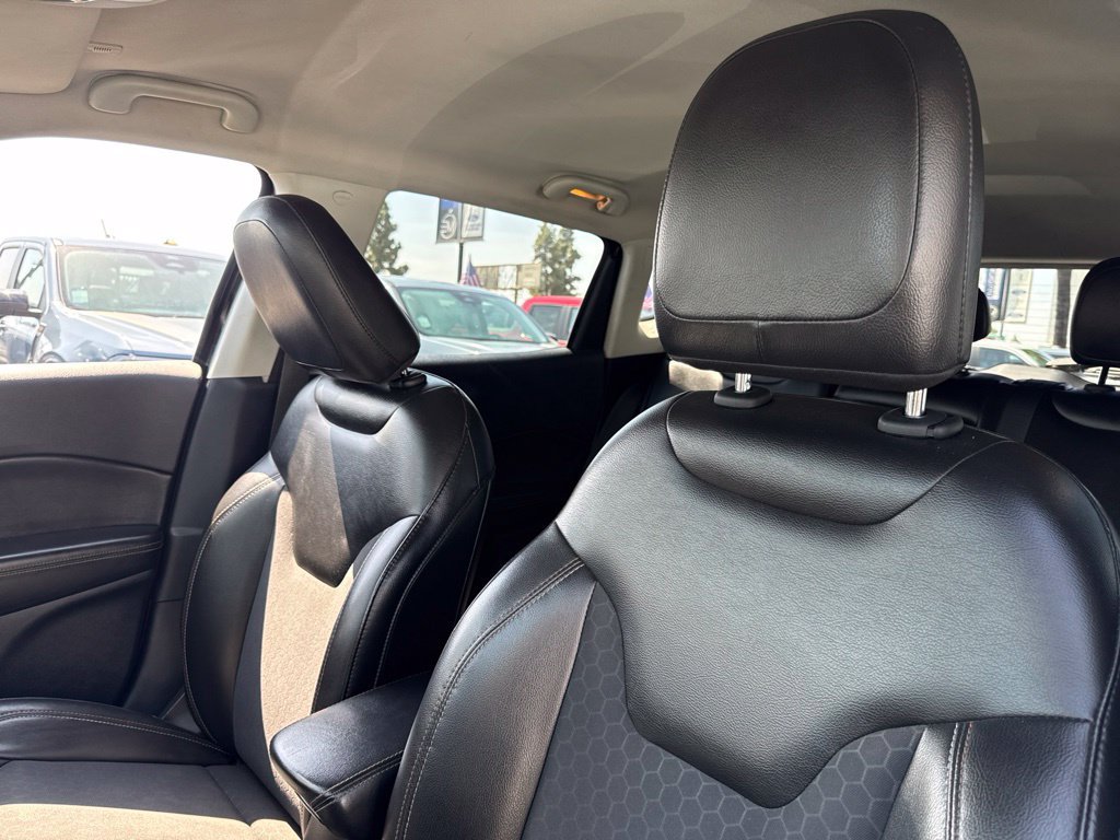 Used 2018 Jeep Compass Latitude w/ Popular Equipment Group FWD image 24