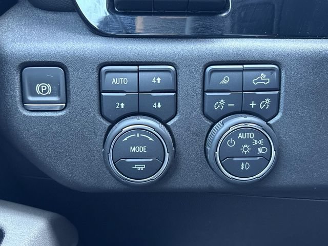 Used 2025 Chevrolet Silverado 2500 ZR2 w/ Technology Package AWD/4WD image 36