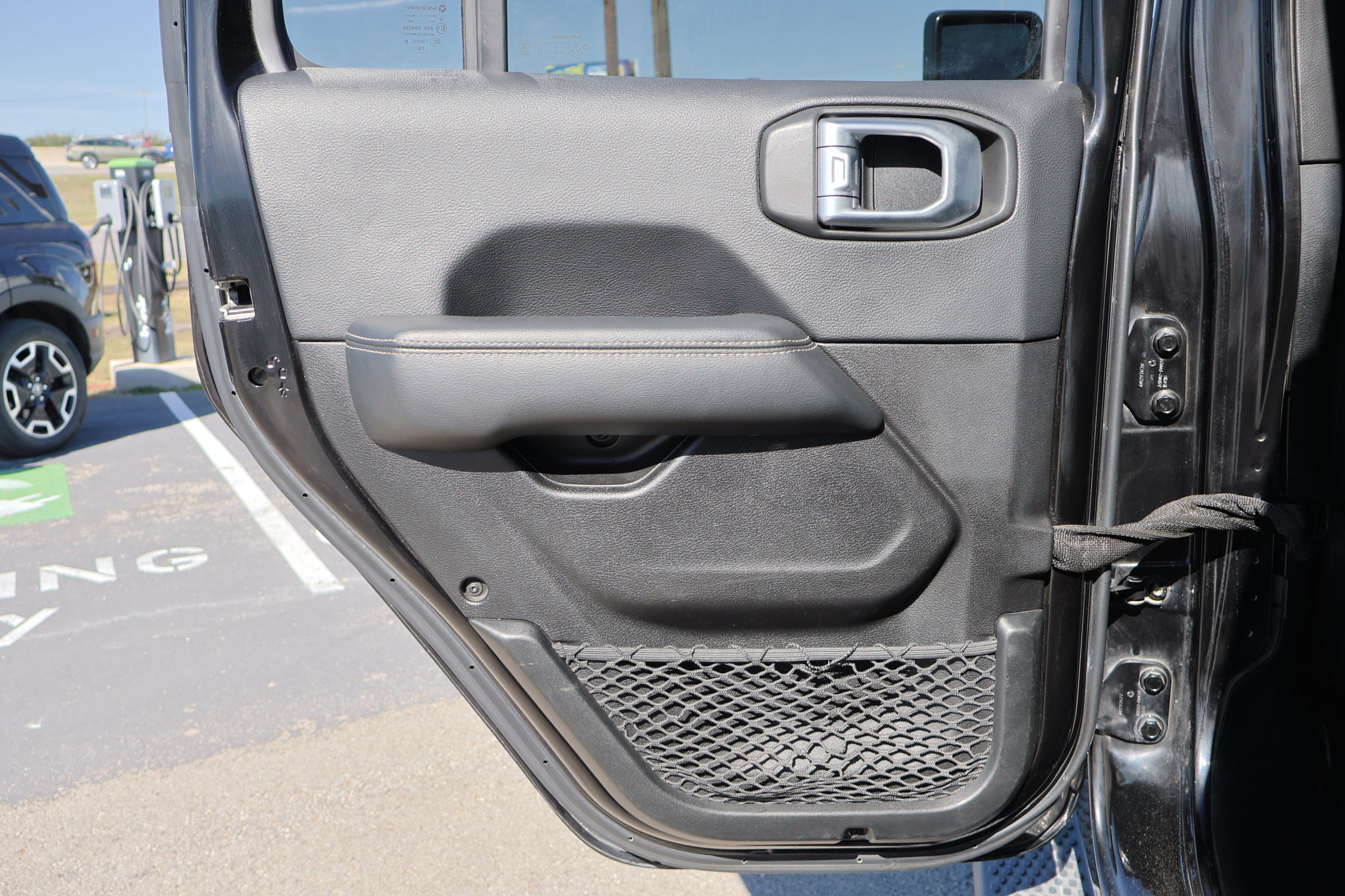 Used 2019 Jeep Wrangler Unlimited Sahara image 29