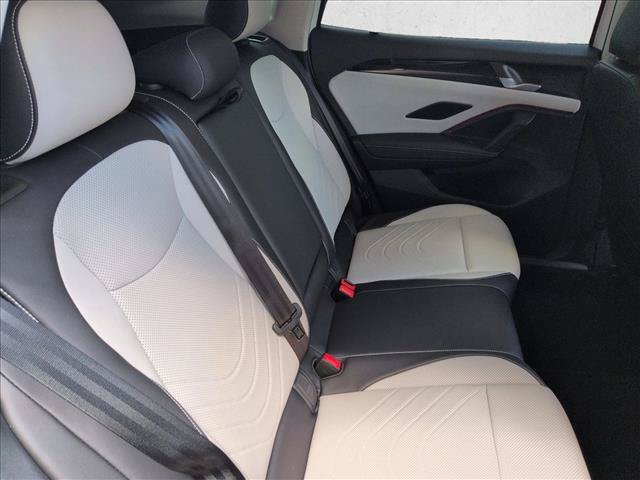 Used 2025 Volkswagen Tiguan SE AWD/4WD image 19