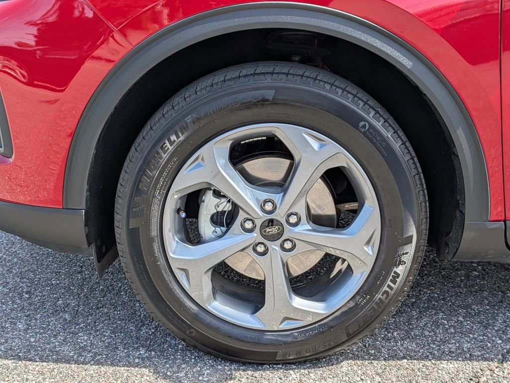 Certified 2025 Ford Escape ST-Line image 11