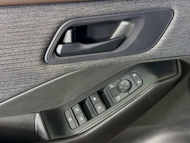 Used 2023 Nissan Rogue S AWD/4WD image 20