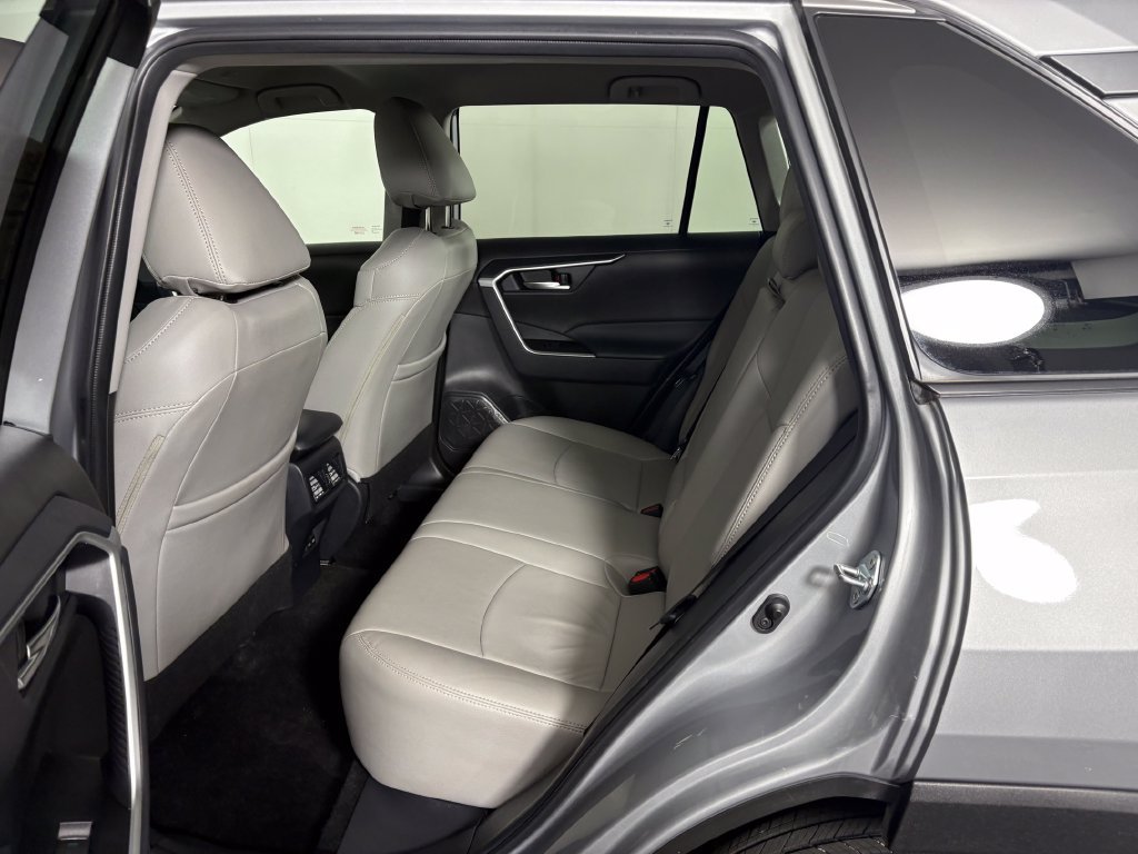Used 2025 Toyota RAV4 XLE AWD/4WD image 28