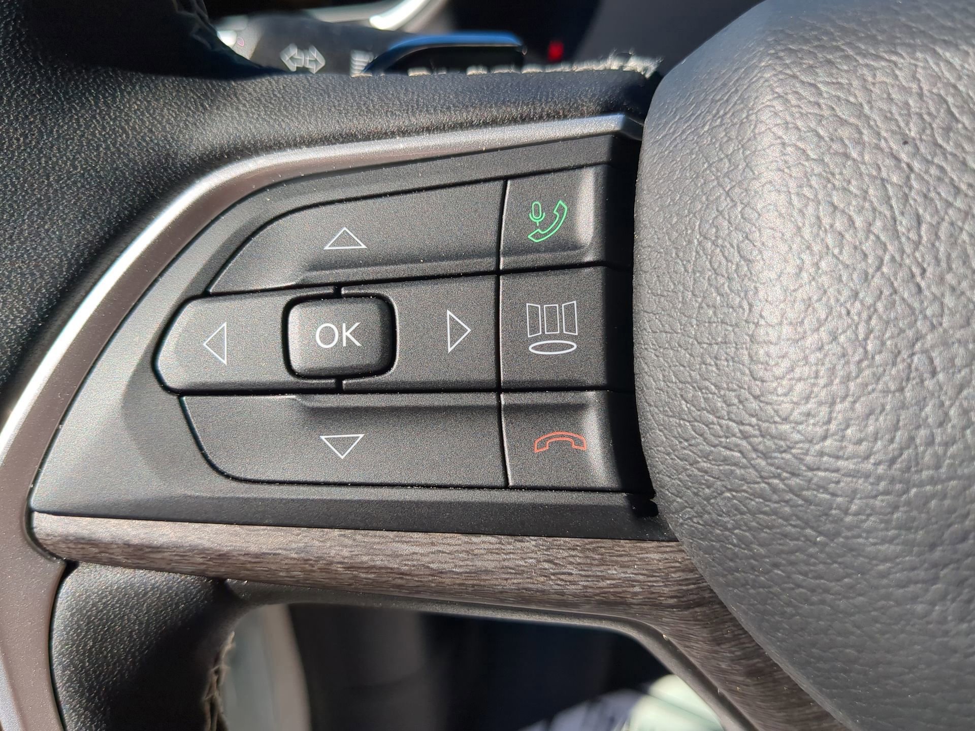 Used 2025 Jeep Grand Cherokee Limited w/ Trailer Tow Package image 57