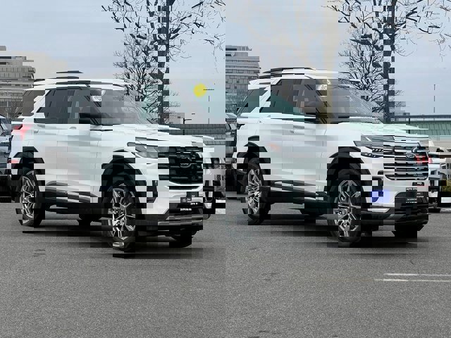 Certified 2025 Ford Explorer Active w/ Active Comfort Package image 5