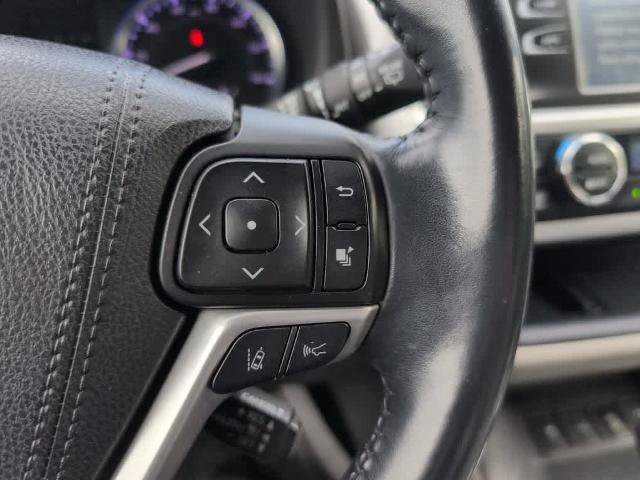 Used 2018 Toyota Highlander XLE AWD/4WD image 22