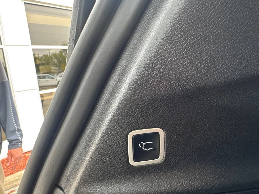 Used 2025 Chrysler Pacifica Limited FWD image 29