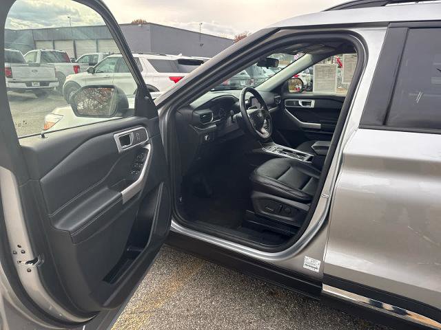 Certified 2022 Ford Explorer XLT w/ Equipment Group 202A image 6