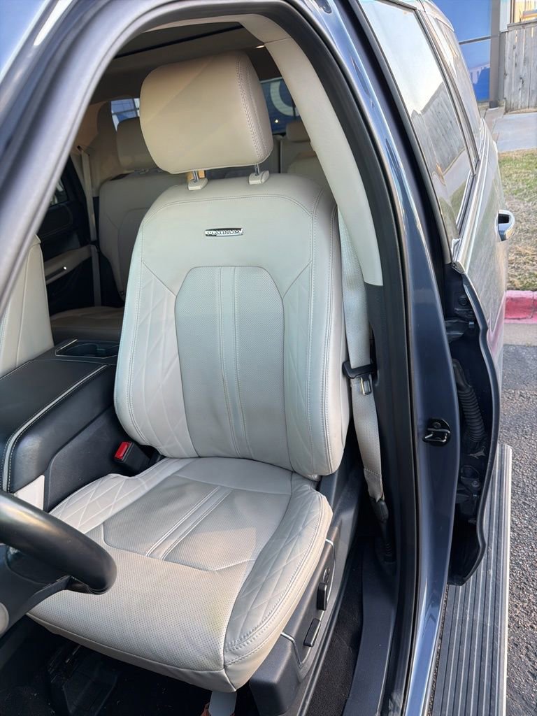 Certified 2023 Ford Expedition Platinum image 4