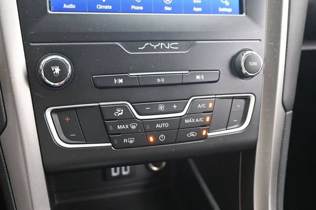 Certified 2020 Ford Fusion SE FWD image 25