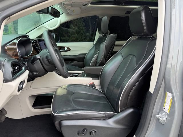 Used 2022 Chrysler Pacifica Limited w/ Uconnect Theater Family Group AWD/4WD image 11