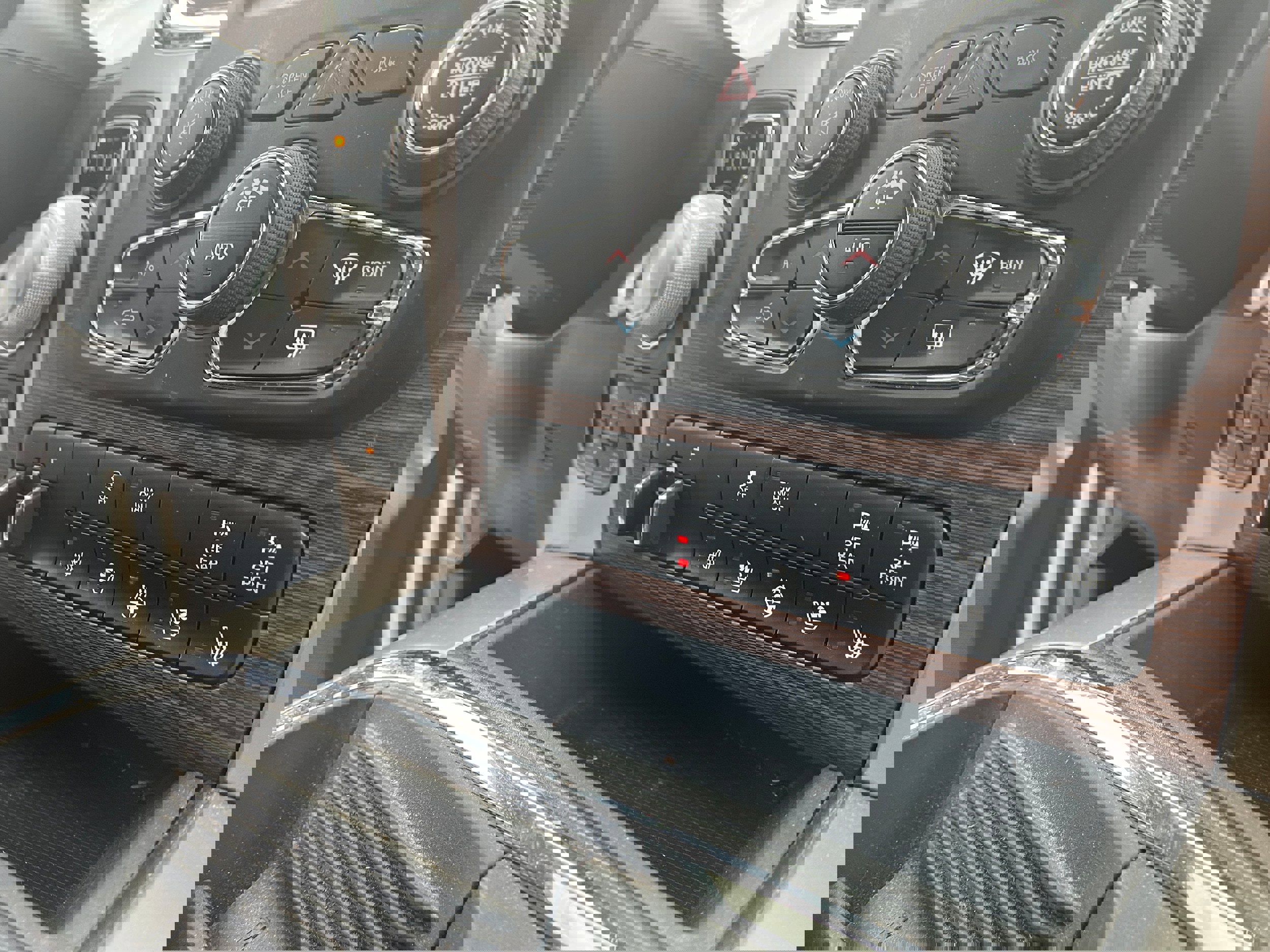 Used 2017 RAM 1500 Laramie w/ Convenience Group image 17