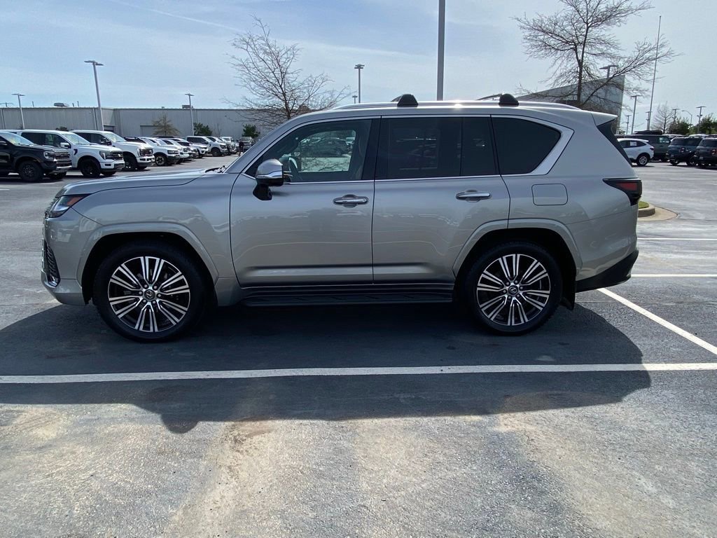 Used 2025 Lexus LX 600 4WD w/ Accessory Package (2T) image 2